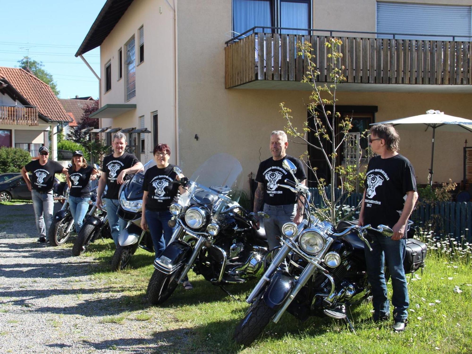 Vronis Ferienwohnungen Muhlingen Esterno foto