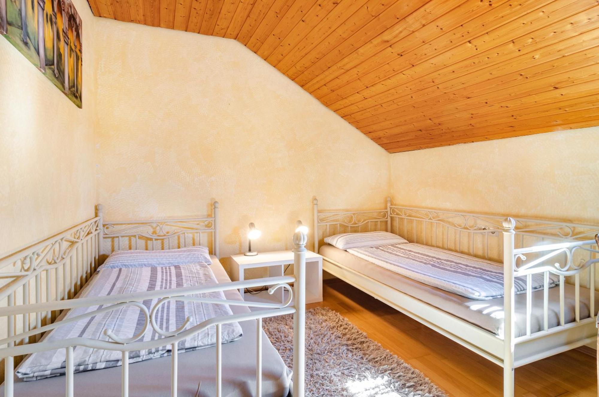 Vronis Ferienwohnungen Muhlingen Esterno foto