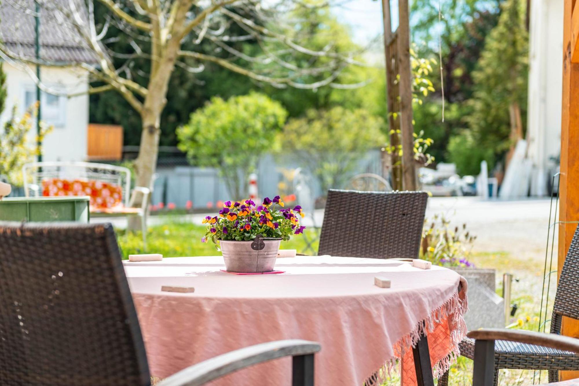 Vronis Ferienwohnungen Muhlingen Esterno foto